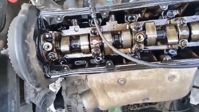 Почему тяжело запускается двигатель,появился конденсат на клапанной крышке.Двигатель Гольф 3 ABU 1.