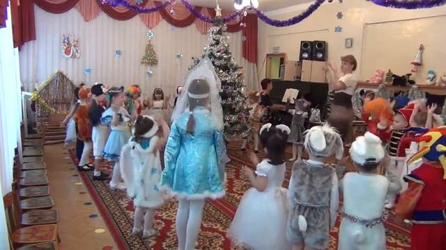 Новогодний утренник смотреть онлайн