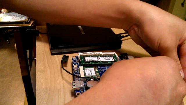 GIGABYTE BRIX GB-BXBT-2807 Ultra Compact PC (Barebone) Review, Tear-down, and Install Linux смотреть онлайн