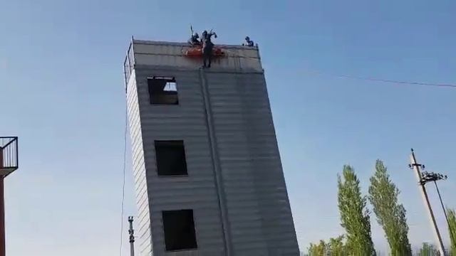 В Баткене для спасателей МЧС построили тренировочный центр смотреть онлайн