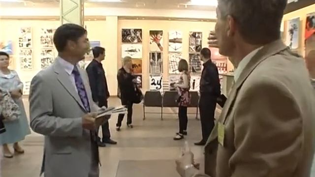 Выставка плакатов театрально-дизайнерского фестиваля "ЖИВИ!" в Херсоне 2010 смотреть онлайн