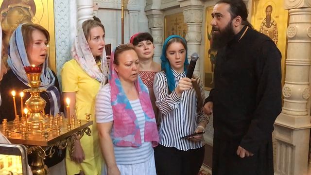 Отец Серафим (Бит-Хариби) поет в Старо-Покровском храме Ростова (10.06.2018) смотреть онлайн