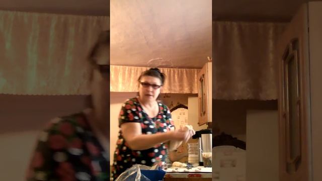 Бабушка печет торты и пирожки смотреть онлайн