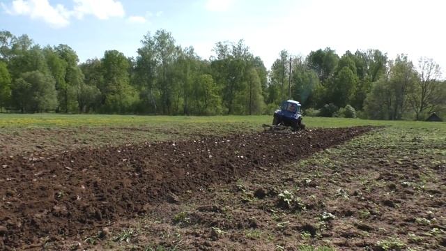 #132 Вторая вспашка огородов под картофель на тракторе МТЗ 80 плугом плн 3-35. смотреть онлайн