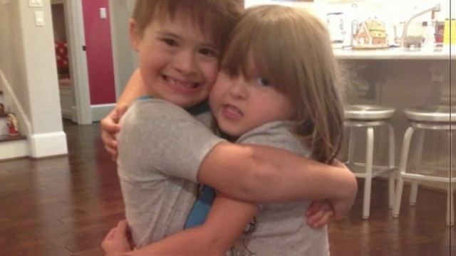 Всё, что он делал со своей сестрой, было снято на камеру. Родители были вынуждены... смотреть онлайн