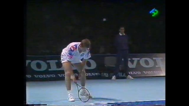 Stefan Edberg vs Emilio Sánchez Vicario - RR Master 1990 смотреть онлайн