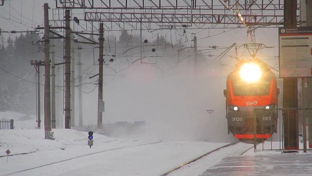 Электровоз ЭП20-063 с поездом№740А Брянск-Москва станция Селятино 21.02.2019 смотреть онлайн