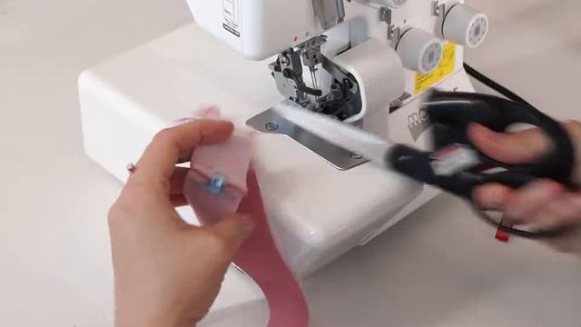 Как сшить толстовку Худи с капюшоном внахлест и нашивкой/ Шью костюм из футера с начесом Tutorial смотреть онлайн