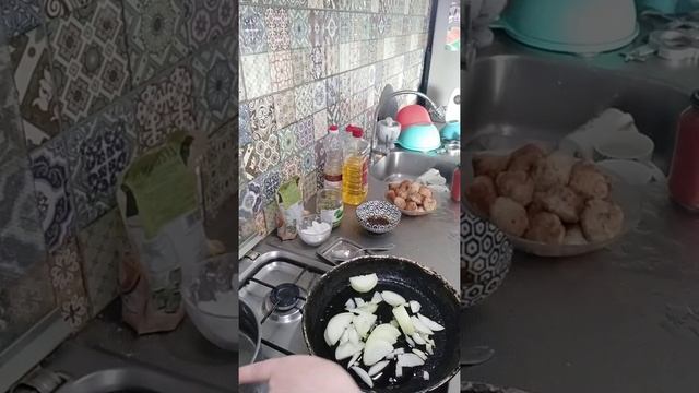 Суп с тефтельками , осенний салат и макарошки с тефтелями в томатном соусе. ?