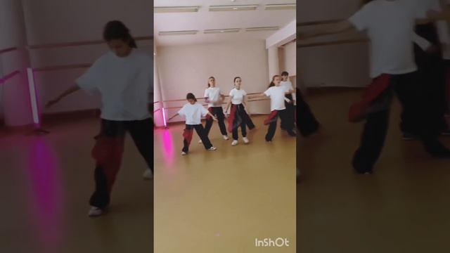 Приглашаем на занятия по хип-хопу к педагогу Решетовой Анастасии Максимовне смотреть онлайн