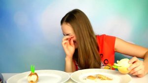 Обычная Еда против Мармелада Челлендж! МАМА ПЛАЧЕТ! Real Food vs Gummy Food - Candy Challenge