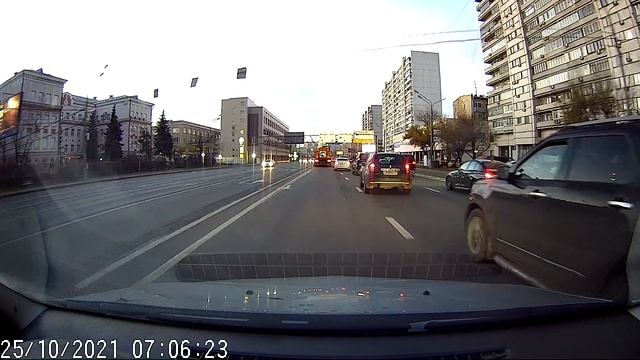 Blueskysea B1W. 2021год Москва октябрьское утро. Разрешение видео вставьте 1080 смотреть онлайн