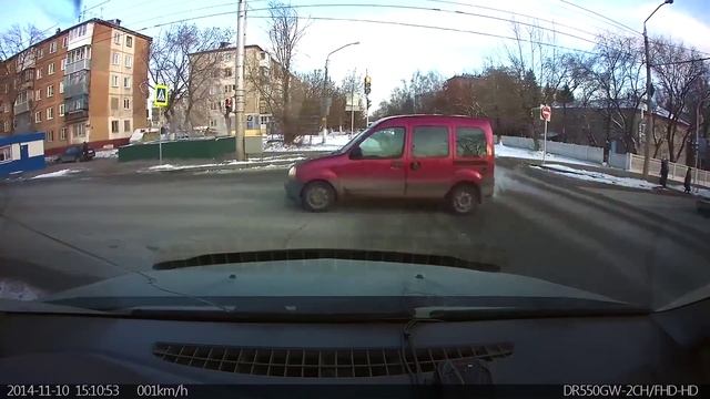 10 11 2014, г Барнаул, перекресток Малахова Титова, Разворот по малому кругу смотреть онлайн