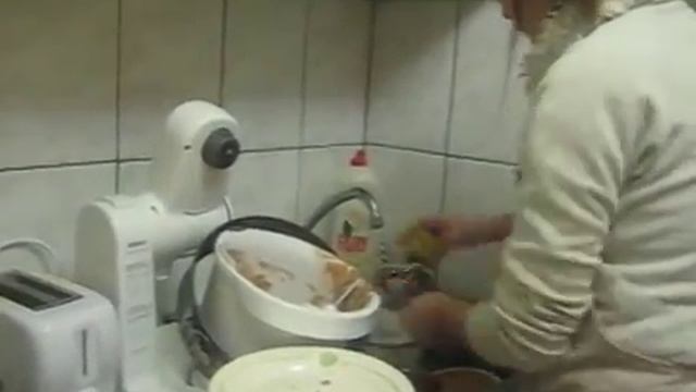 5. Вымойте всю грязную посуду 1 января смотреть онлайн