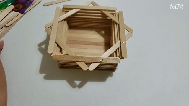 Popsicle sticks craft / How to make bowl / Делаем конфетницу / Поделки из палочек для мороженого смотреть онлайн