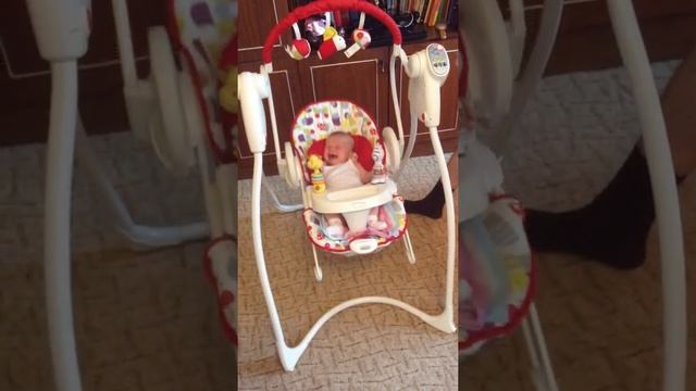 Дочка качается на электронных качелях смотреть онлайн
