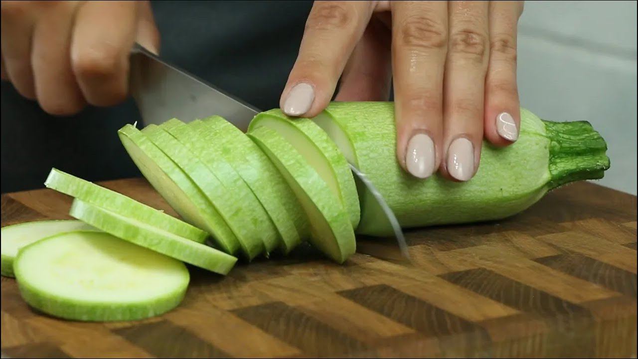 Обалденная закуска из кабачков с ветчиной и сыром. Отличное сочетание и прекрасный результат смотреть онлайн