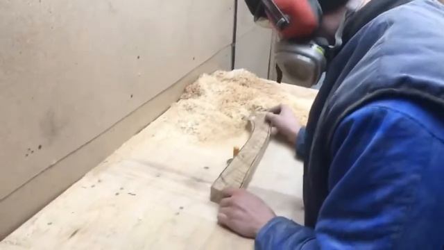 Обработка заготовок топорищ из ясеня на фрезере смотреть онлайн