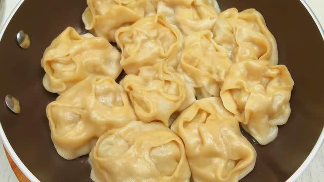 Рецепт манты без мантоварки. Очень вкусные и сочные, не успеваю их готовить смотреть онлайн