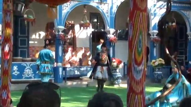 Китай. Гуанчжоу. Парк Великолепный Китай. Уйгурский танец смотреть онлайн