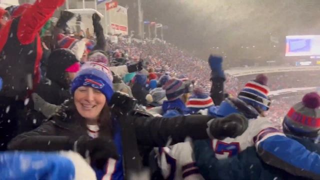 Buffalo Bills Fan React to Division Clinching Field Goal (View 2 of 2) смотреть онлайн