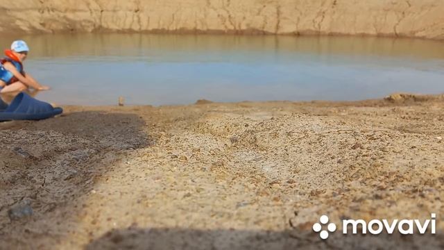 на улице жара +30, спасает даже новый пруд смотреть онлайн