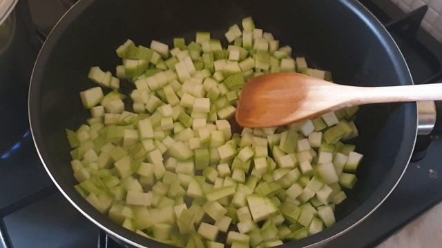 Спагетти с кабачком и креветками смотреть онлайн