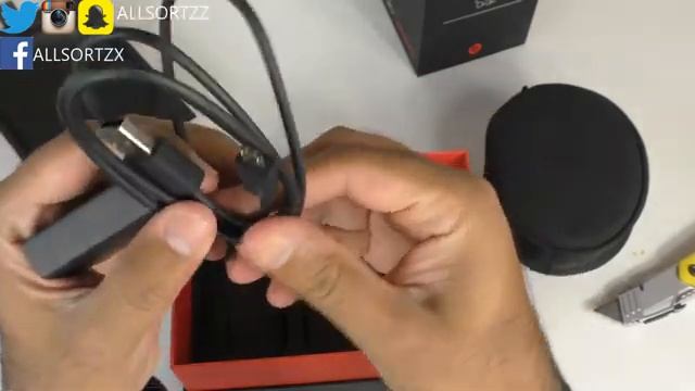 Beats By Dre Solo 3: Unboxing & Review смотреть онлайн