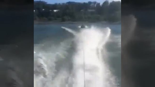 Катание на плюшке на Якоби в Иркутске за гидроциклом