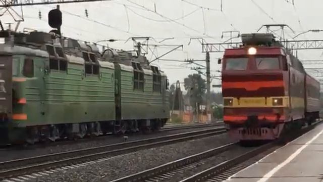 ЧС4Т 292 с одним вагоном на ст. Плесецкая смотреть онлайн