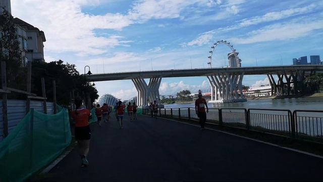 Let's Run: Santa Run for Wishes Singapore 2018 #santarunforwishes#christmas смотреть онлайн