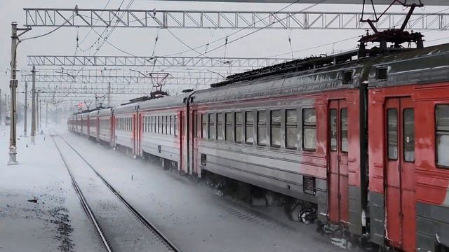 Прибытие электрички в Люберцы 1, ЭД4М-0138 Москва-Ипподром смотреть онлайн