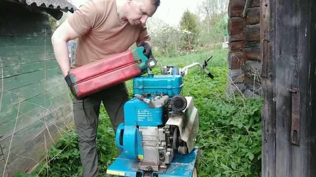 Мотоблок. Восемь лет стоял брошенный. Пробуем завести. смотреть онлайн