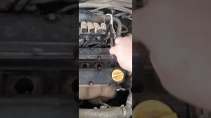 Как выкрутить  резьбу от свечи есл обломилась не снимая гбц