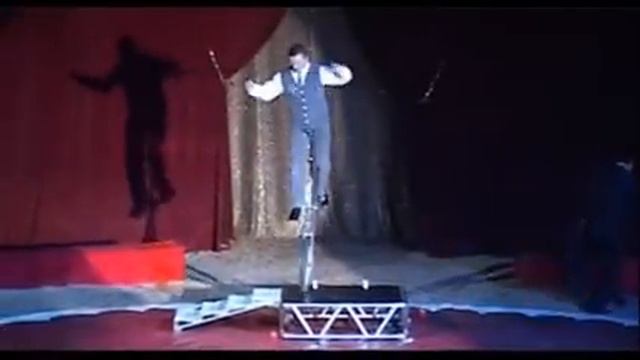 Giocoliere Tayron Colombaioni, juggler смотреть онлайн