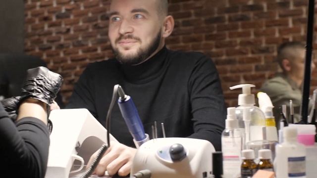 Франшиза студии мужского маникюра Мэнс Хэндс смотреть онлайн