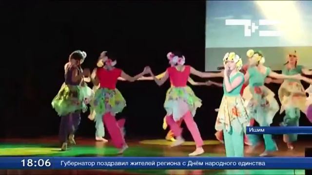 В Ишиме День единства отметили большим концертом смотреть онлайн