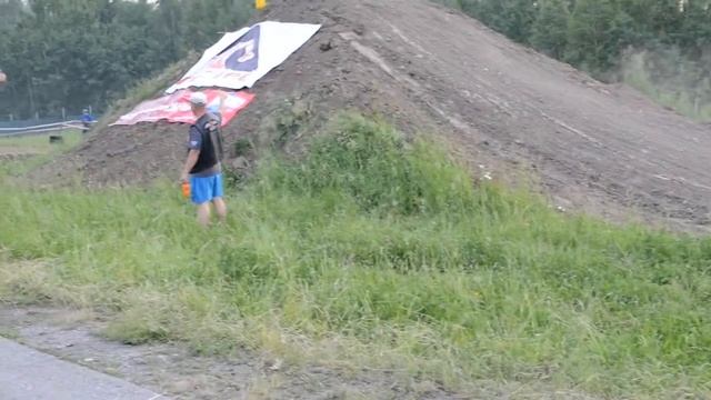 Мототрюки , летающие мотоциклисты , открытие мотосезона в г. Новокузнецк байкшоу КУZNЯ 2017 смотреть онлайн