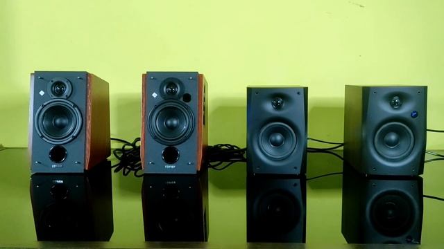 HiVi Swans D1100 Vs Edifier R1700BT