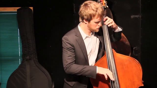 Chris Plays Ray Brown смотреть онлайн
