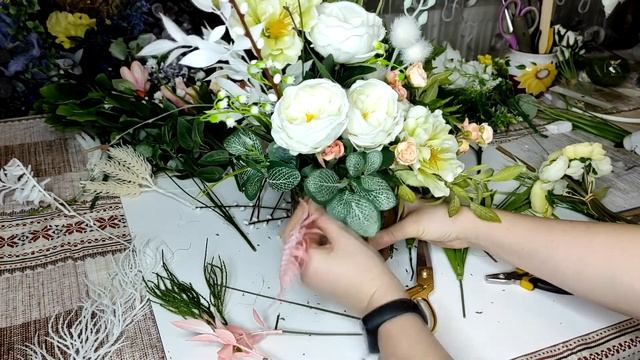 Цветочный букет в кашпо из сосновой коры и натурального мха смотреть онлайн