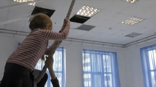 сухой бассейн с шариками смотреть онлайн