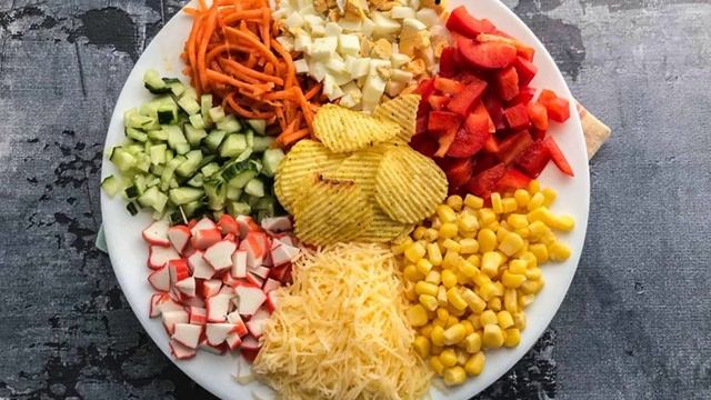 Салат Семицветик с корейской морковкой смотреть онлайн