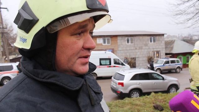 Крупный пожар в жилом доме в центре Уфы смотреть онлайн