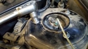 W221 Замена переднего верхнего рычага.