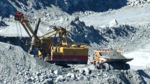 Мощный Экскаватор ЭКГ-10 погрузка 130-тонного БЕЛАЗа