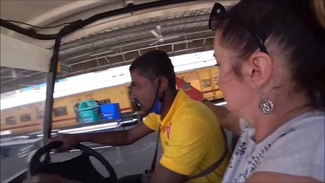 287. Поезд Гоа - Бангалор. Маленькое такси, как мы туда поместимся? Придорожное кафе. Индия 2023. смотреть онлайн