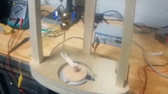 Wooden conical pendulum slow motion video смотреть онлайн