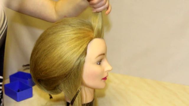 Безумная прическа на основе начеса с волнами