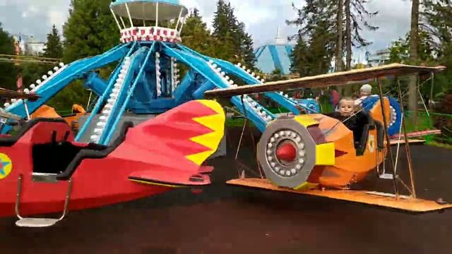 Машинки в парке Диво Остров | карусели смотреть онлайн